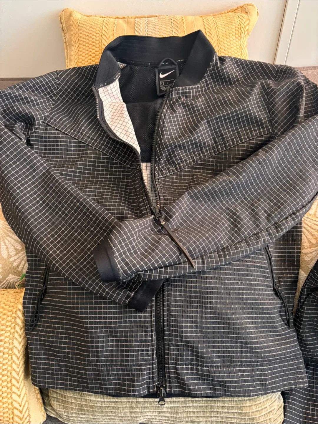 Nike Jacket & Shorts Set - Size L image indicator(2)