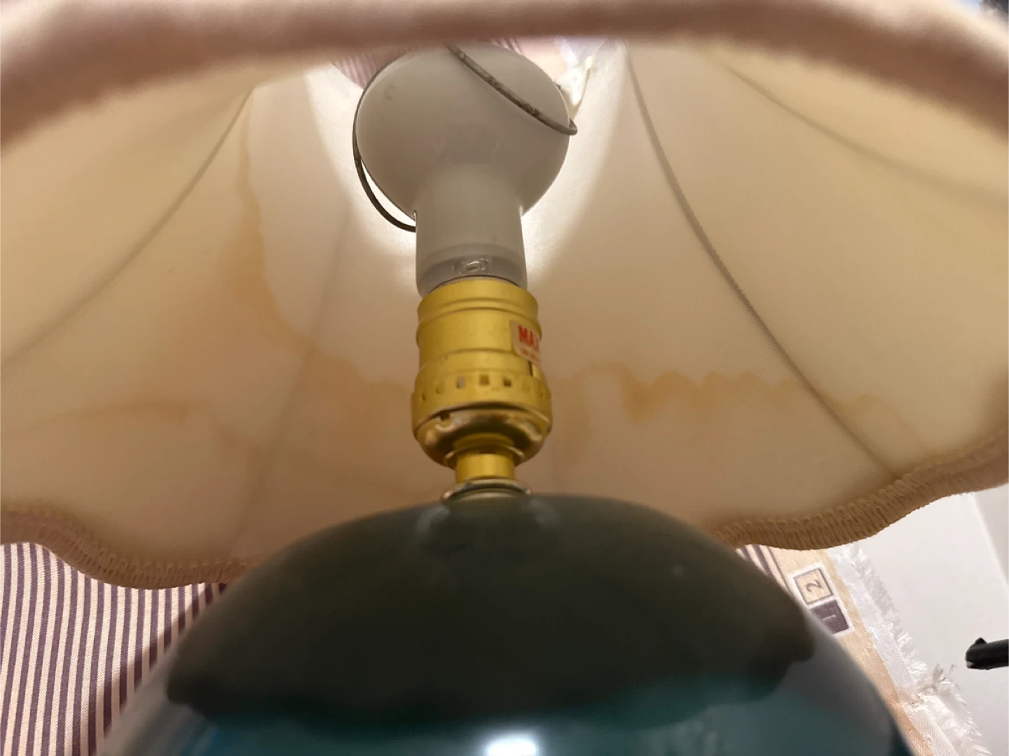 Small Table Lamp with Green Base - photo 4