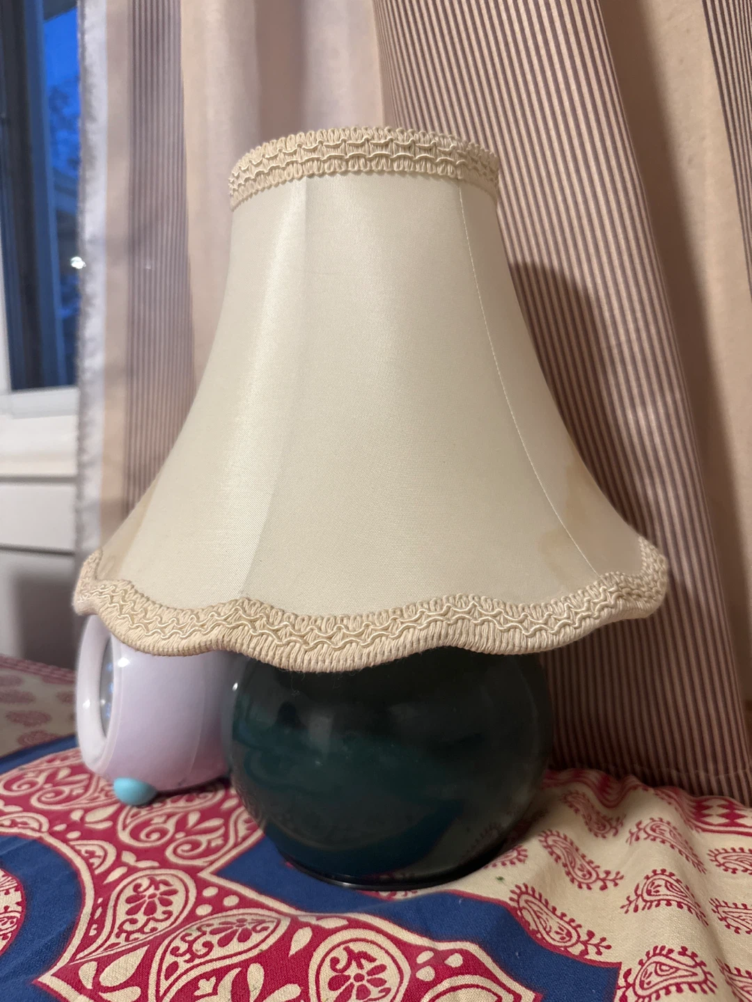 Small Table Lamp with Green Base - photo 2