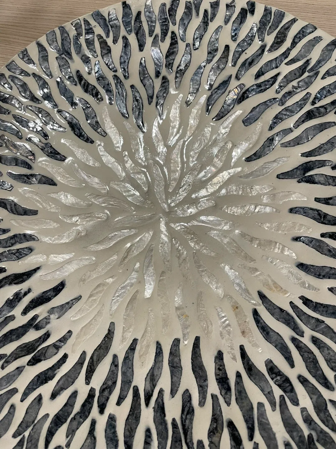 Decorative Round Plate - Pearl White & Blue image indicator(3)