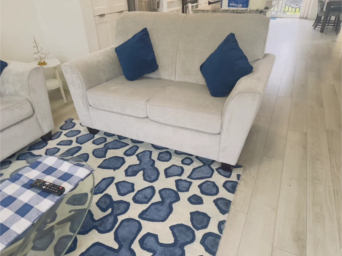 Living Room Set - Sofa, Loveseat & Chairs image indicator(4)