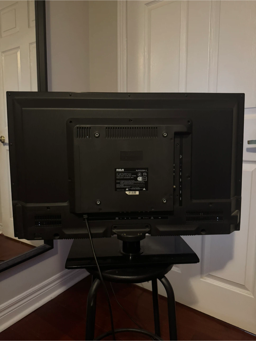 RCA 32" LED TV RLDE3298A-C - photo 3