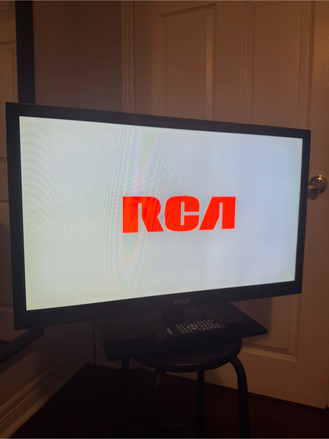 RCA 32" LED TV RLDE3298A-C - photo 2