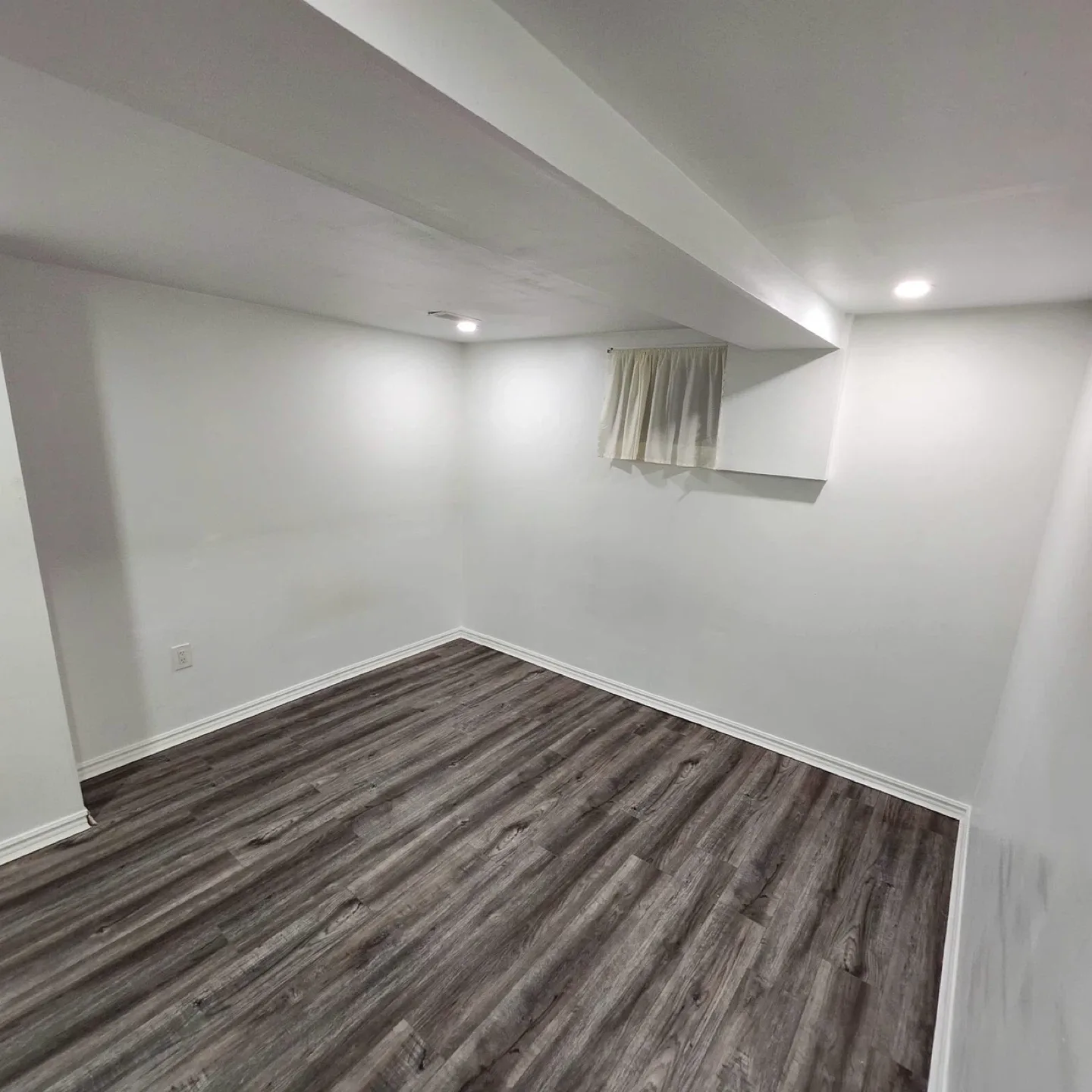 Basement for rent image indicator(8)