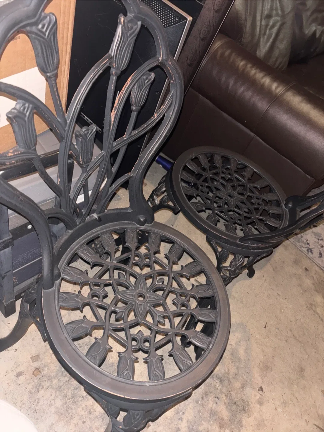 2 wrought iron tulip chairs like new image indicator(4)