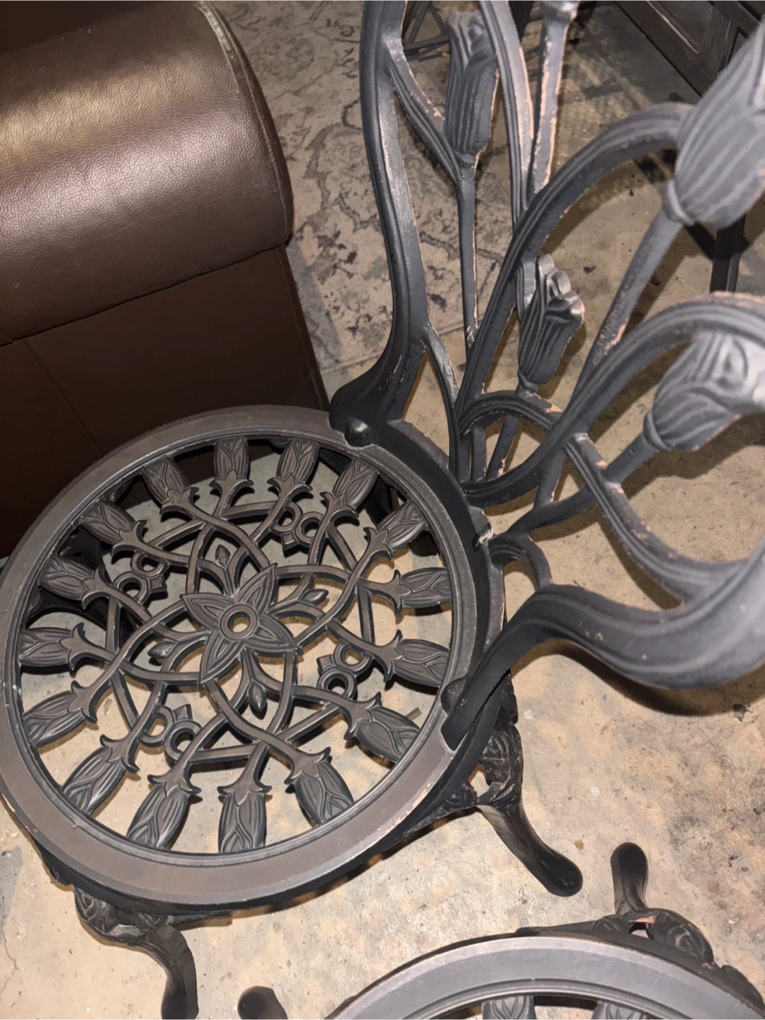 2 wrought iron tulip chairs like new