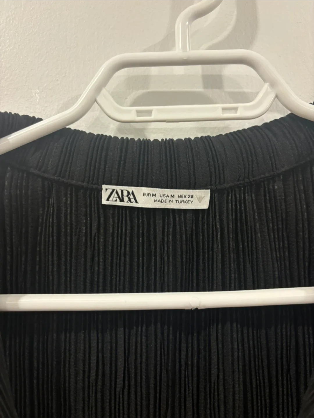 Zara Black Pleated Sleeveless Top - Size M image indicator(2)