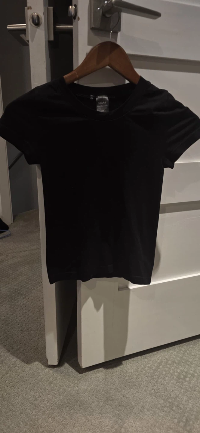 Sombrio XS Black T-shirt
