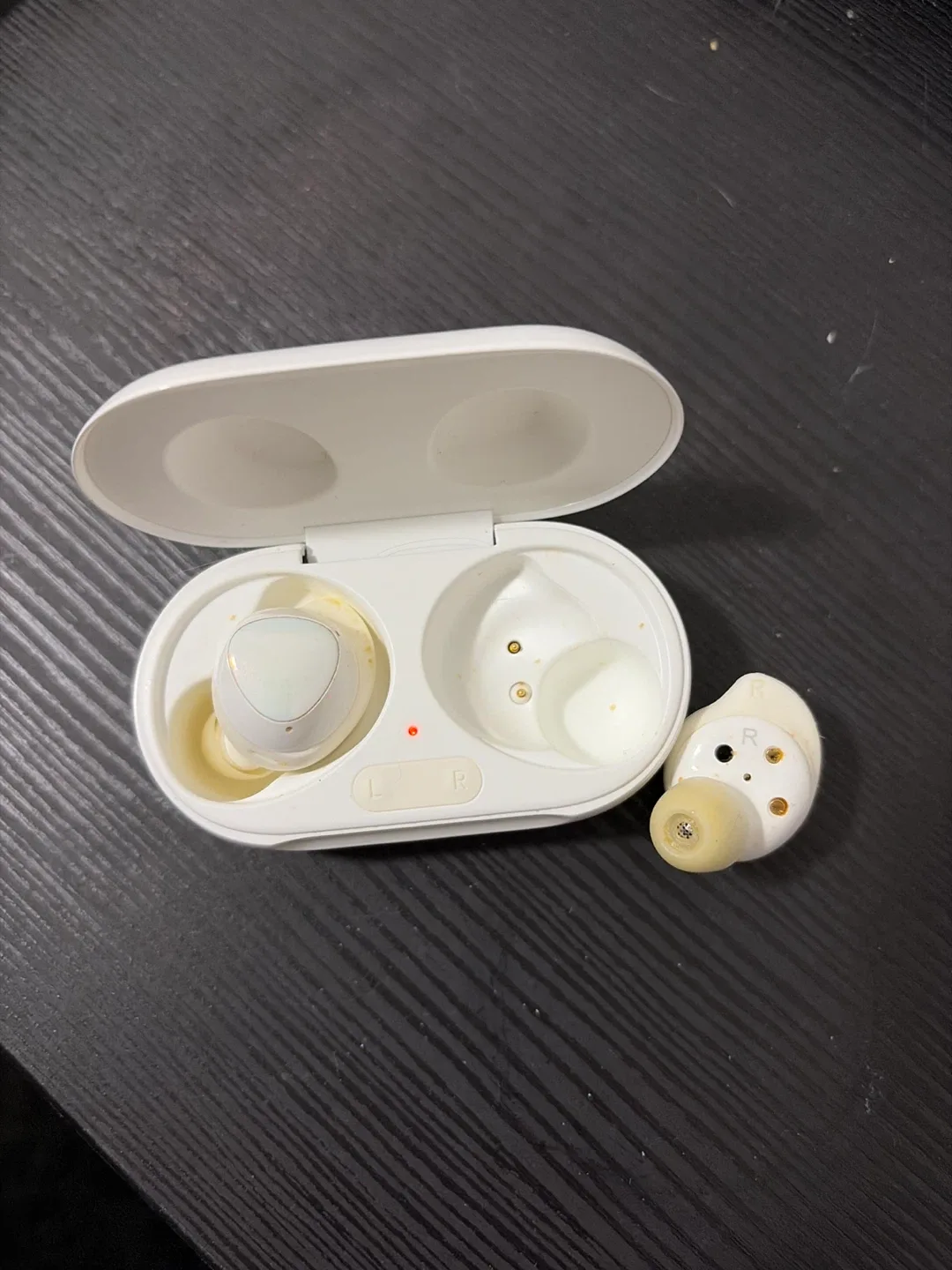 Samsung Galaxy Buds+ White image indicator(2)