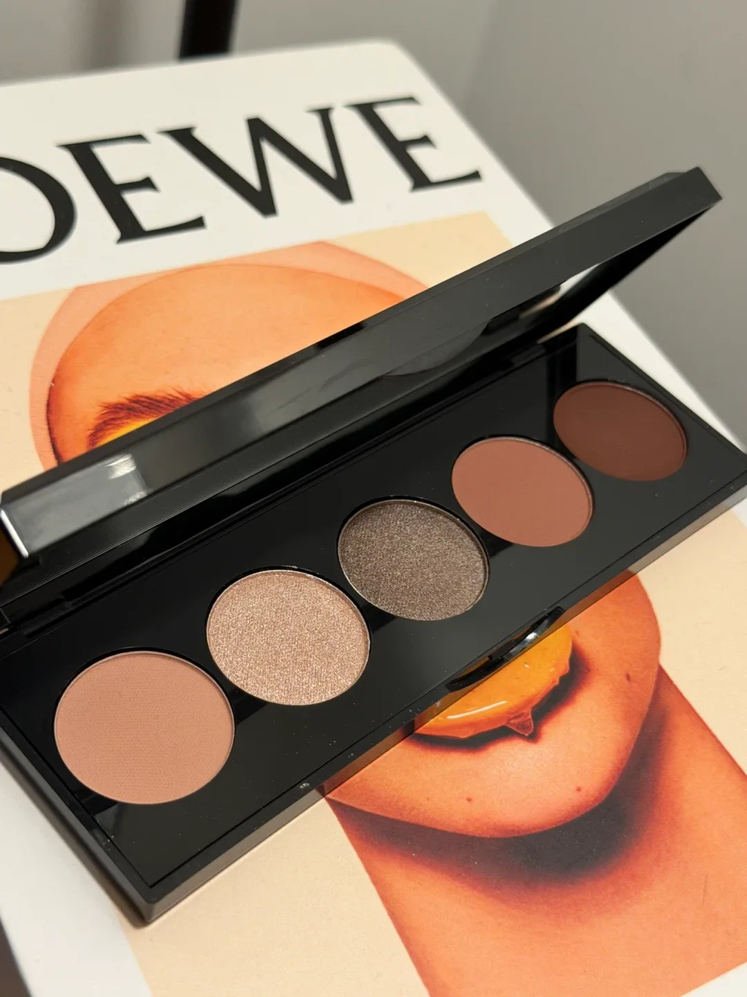 Bobbi Brown Eyeshadow Palette image indicator(2)