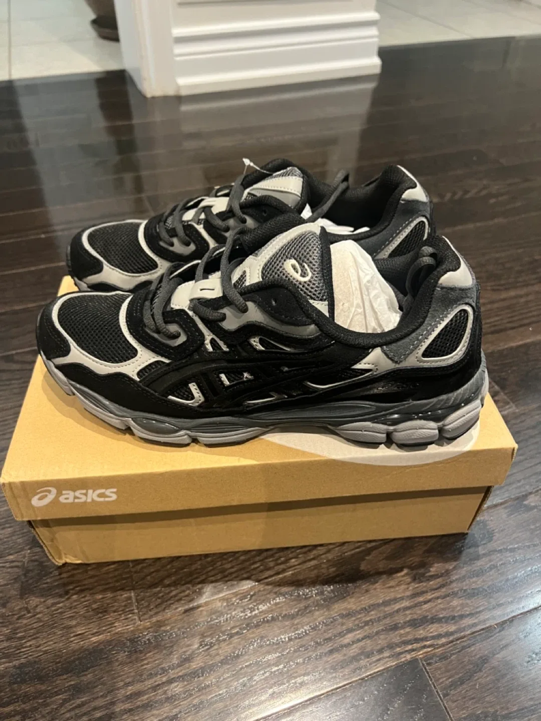 Asics Gel-NYC Black/Graphite Grey (Size 9.5US) image indicator(2)