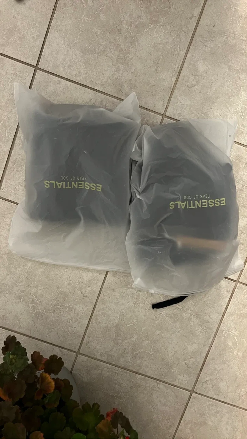 Essentials Fear of God Black Tracksuit - Size L And M image indicator(7)