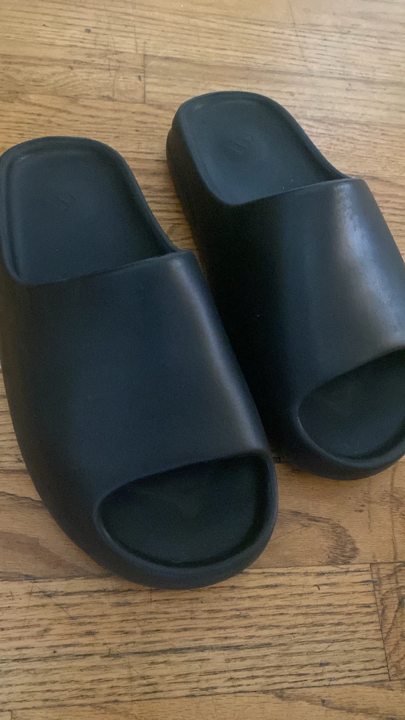 Yeezy slides onyx