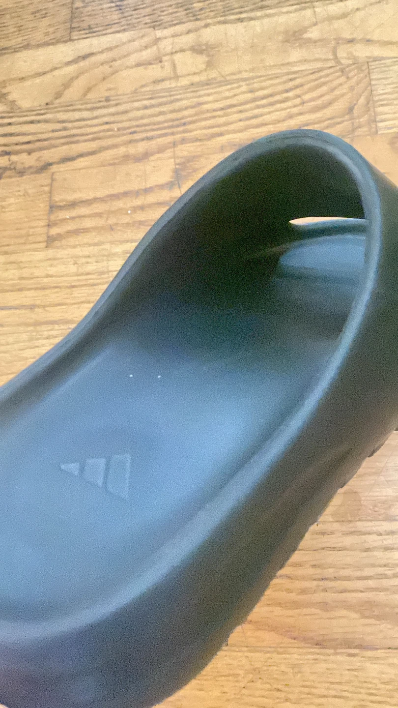 Yeezy slides onyx - photo 2