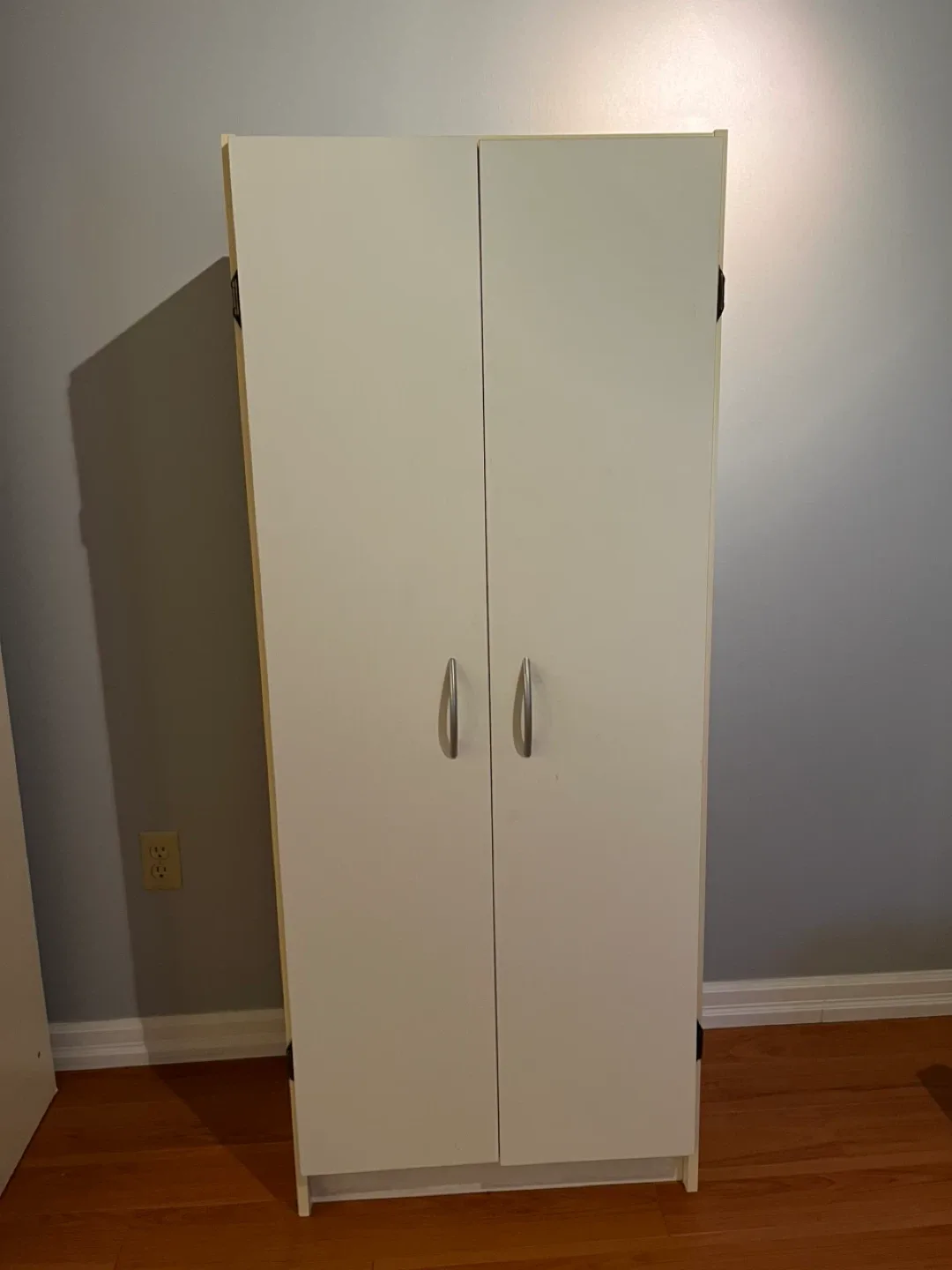 White Cabinet with Shelves image indicator(3)