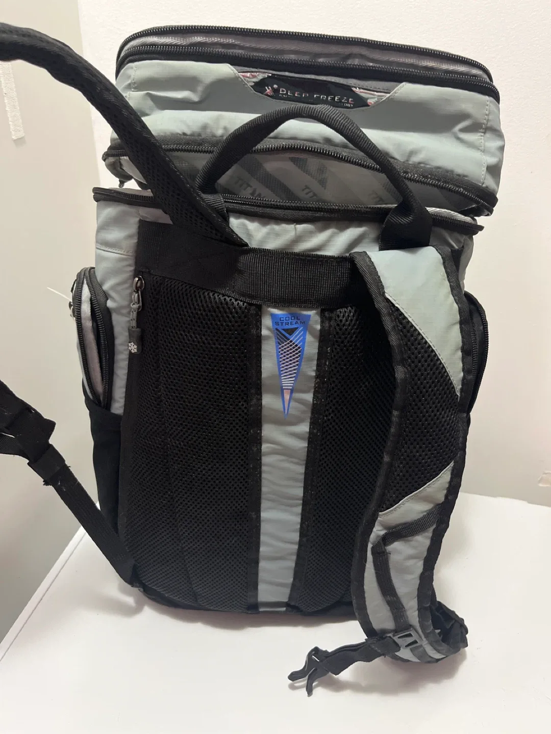 Titan Arctic Zone Deep Freeze Backpack Cooler image indicator(5)