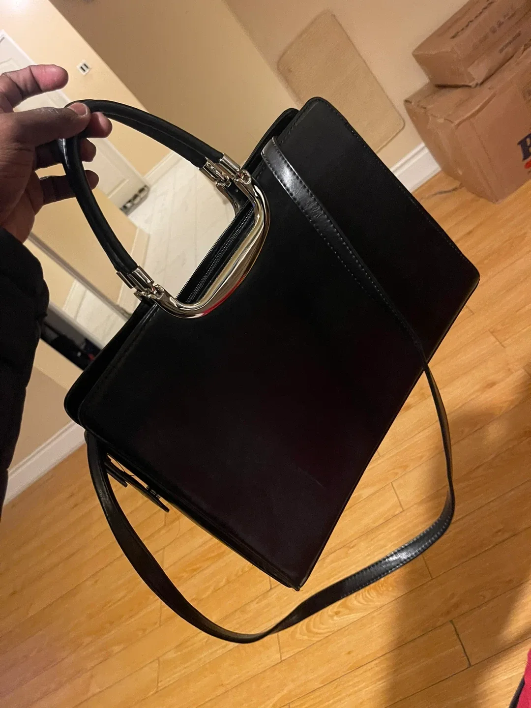 Gucci Black Leather Handbag image indicator(2)