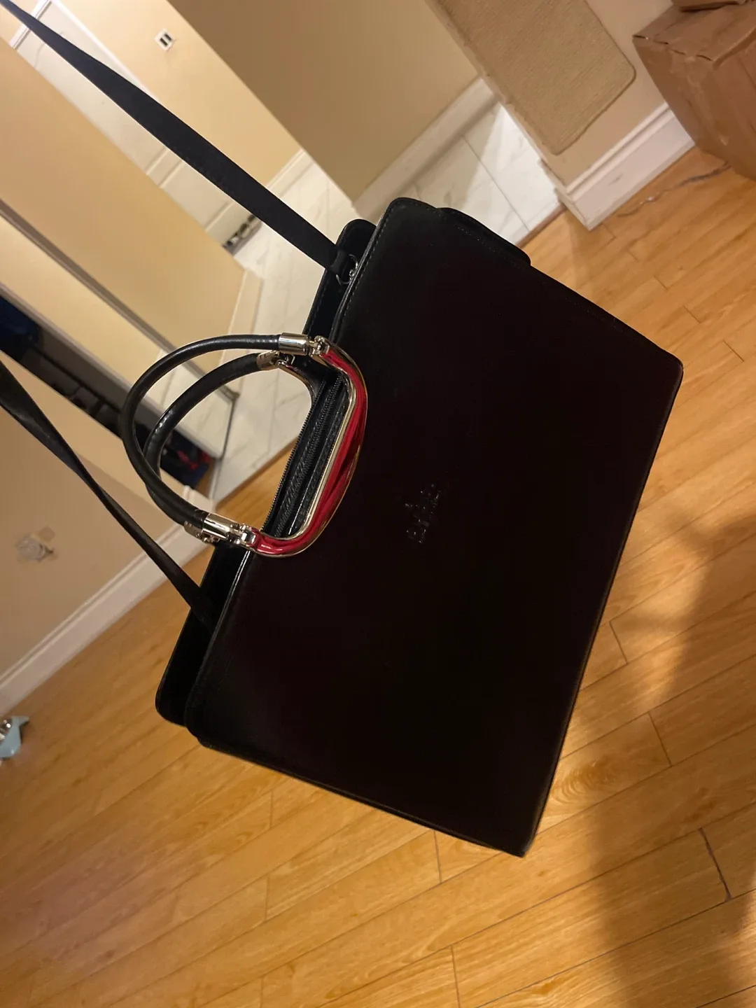 Gucci Black Leather Handbag image indicator(5)