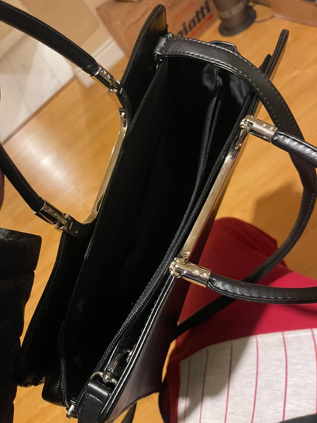 Gucci Black Leather Handbag image indicator(3)