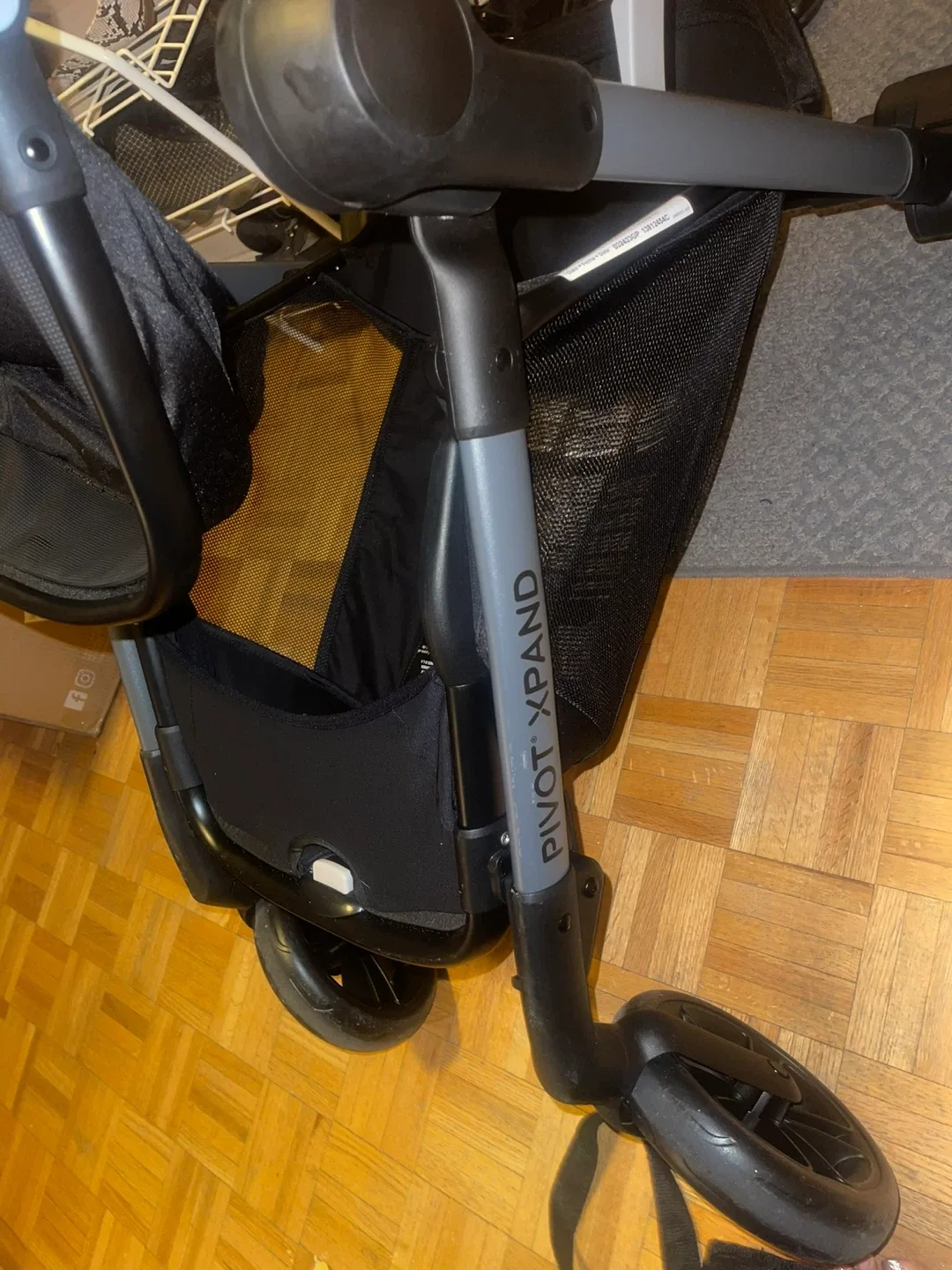 Evenflo Pivot Xpand Stroller - Black image indicator(3)