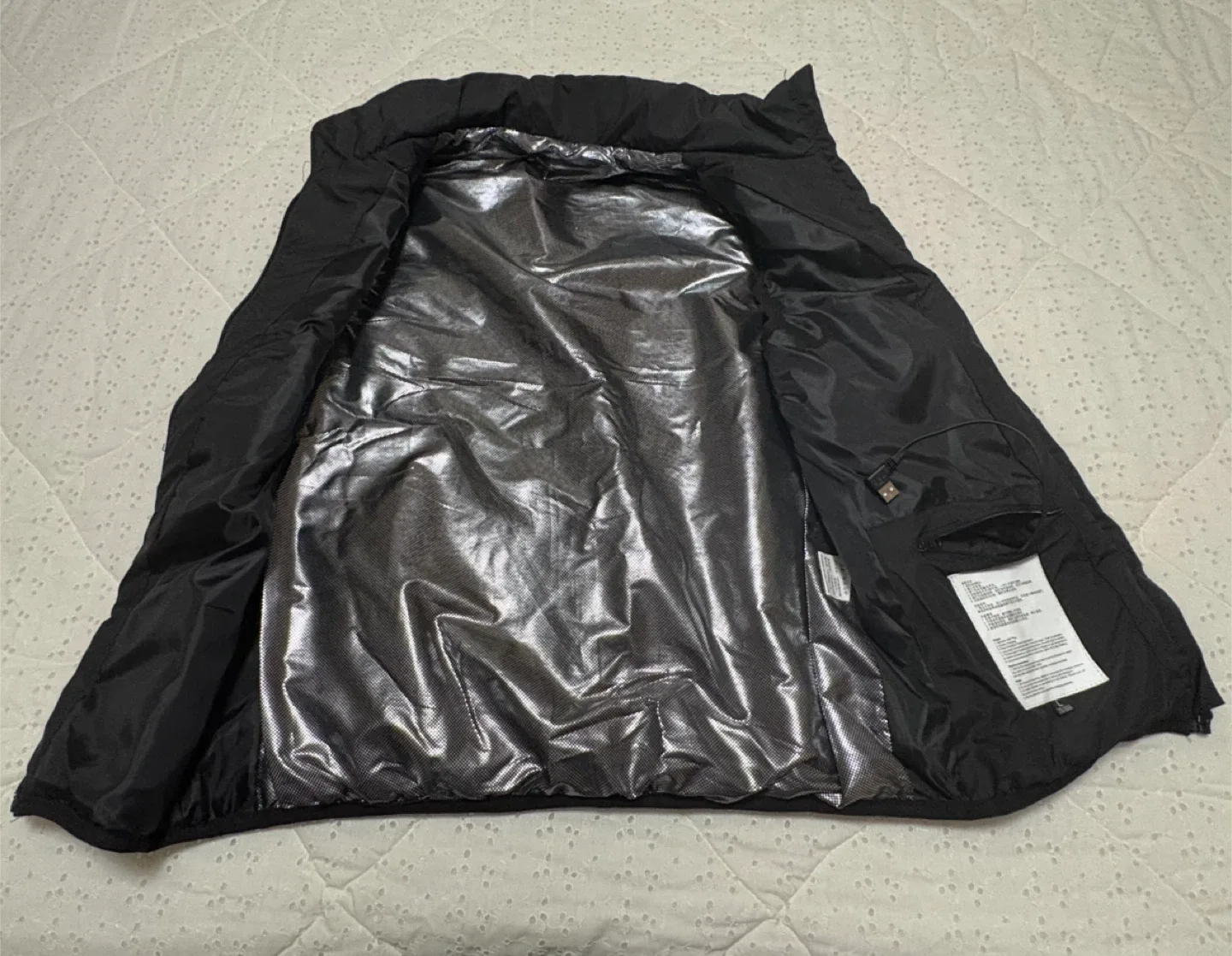 Black Heated Vest image indicator(3)