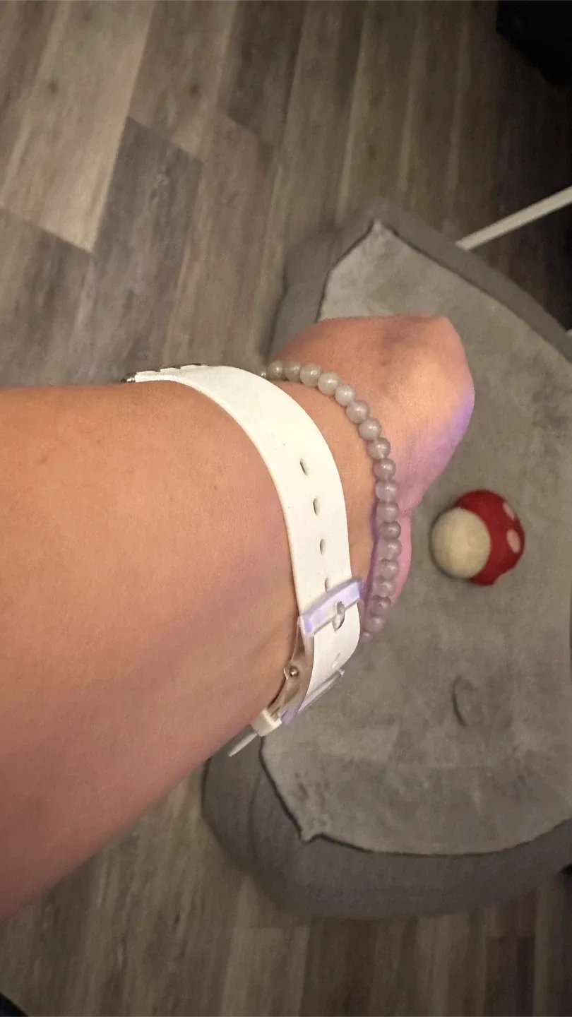 Swatch Skin White Watch image indicator(3)