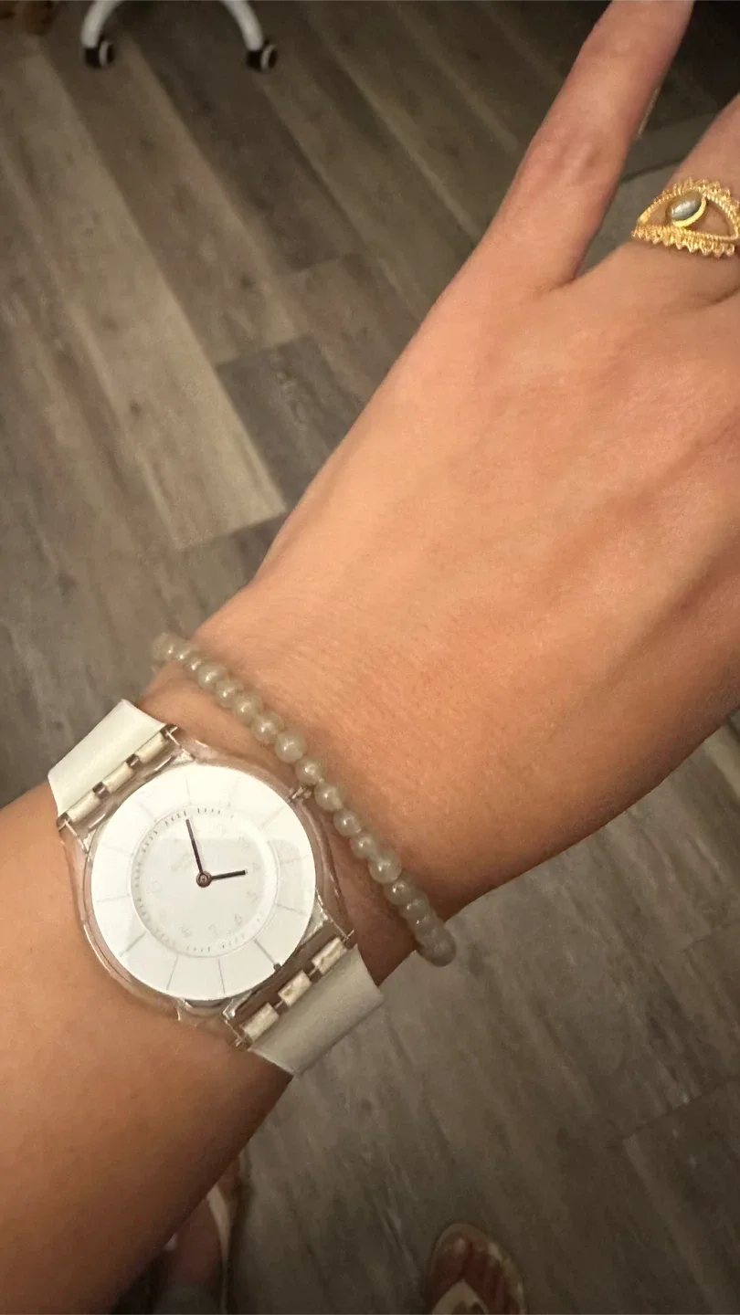 Swatch Skin White Watch image indicator(2)