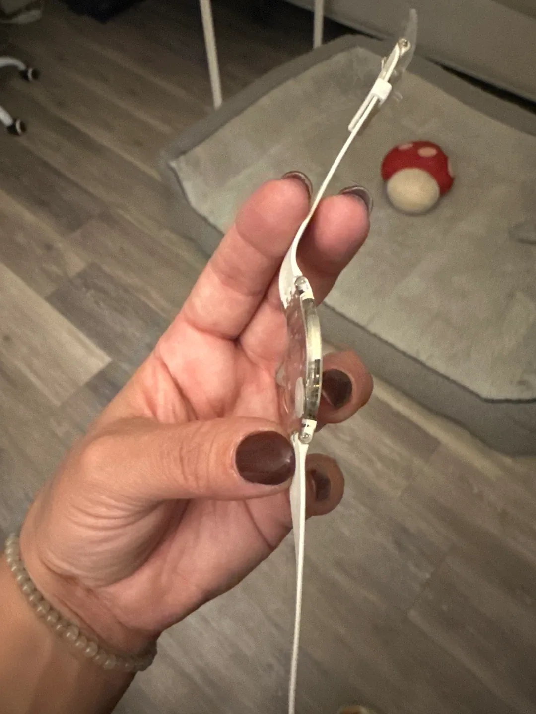 Swatch Skin White Watch image indicator(4)