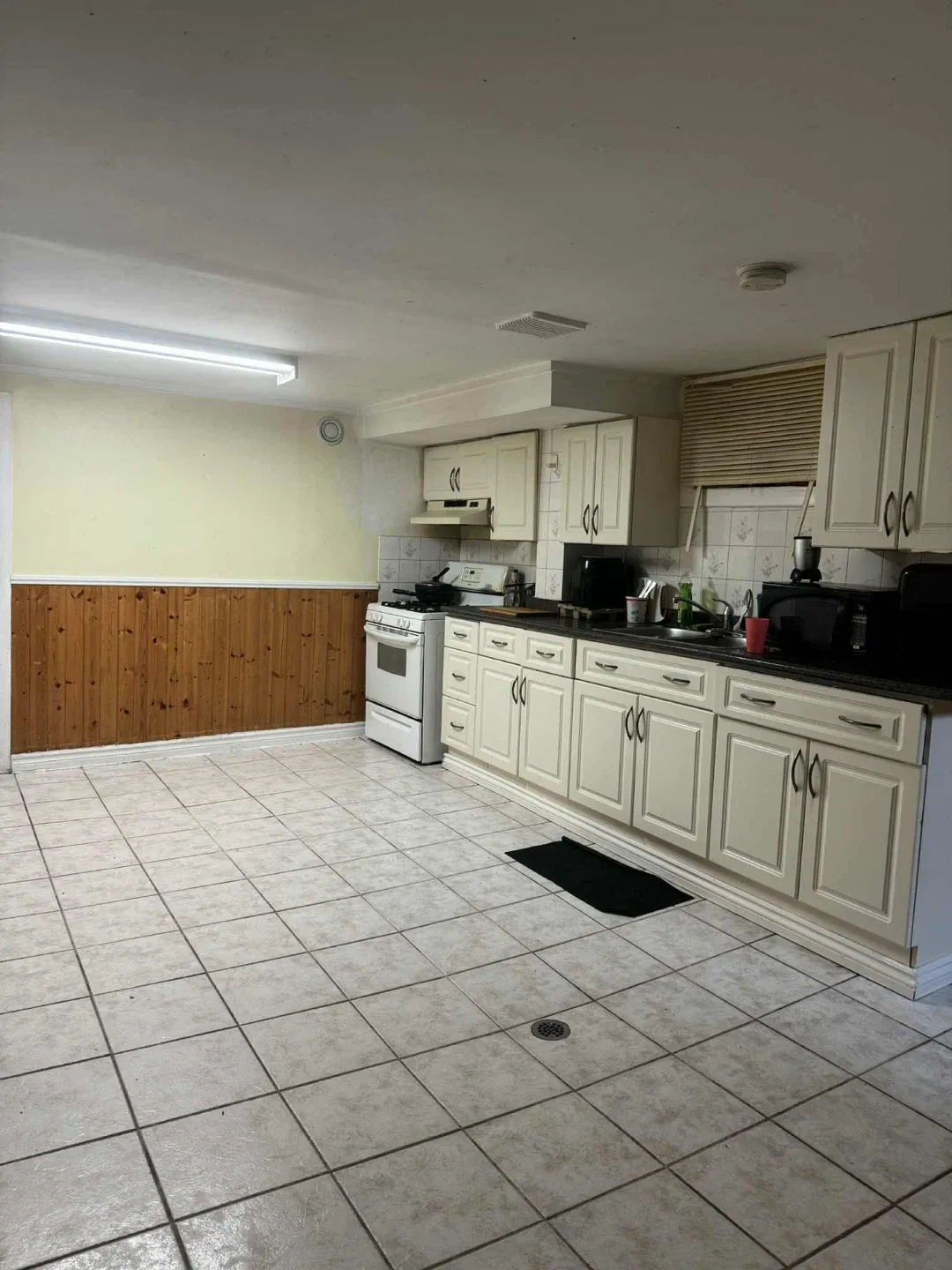 Rent a room in a basement image indicator(2)