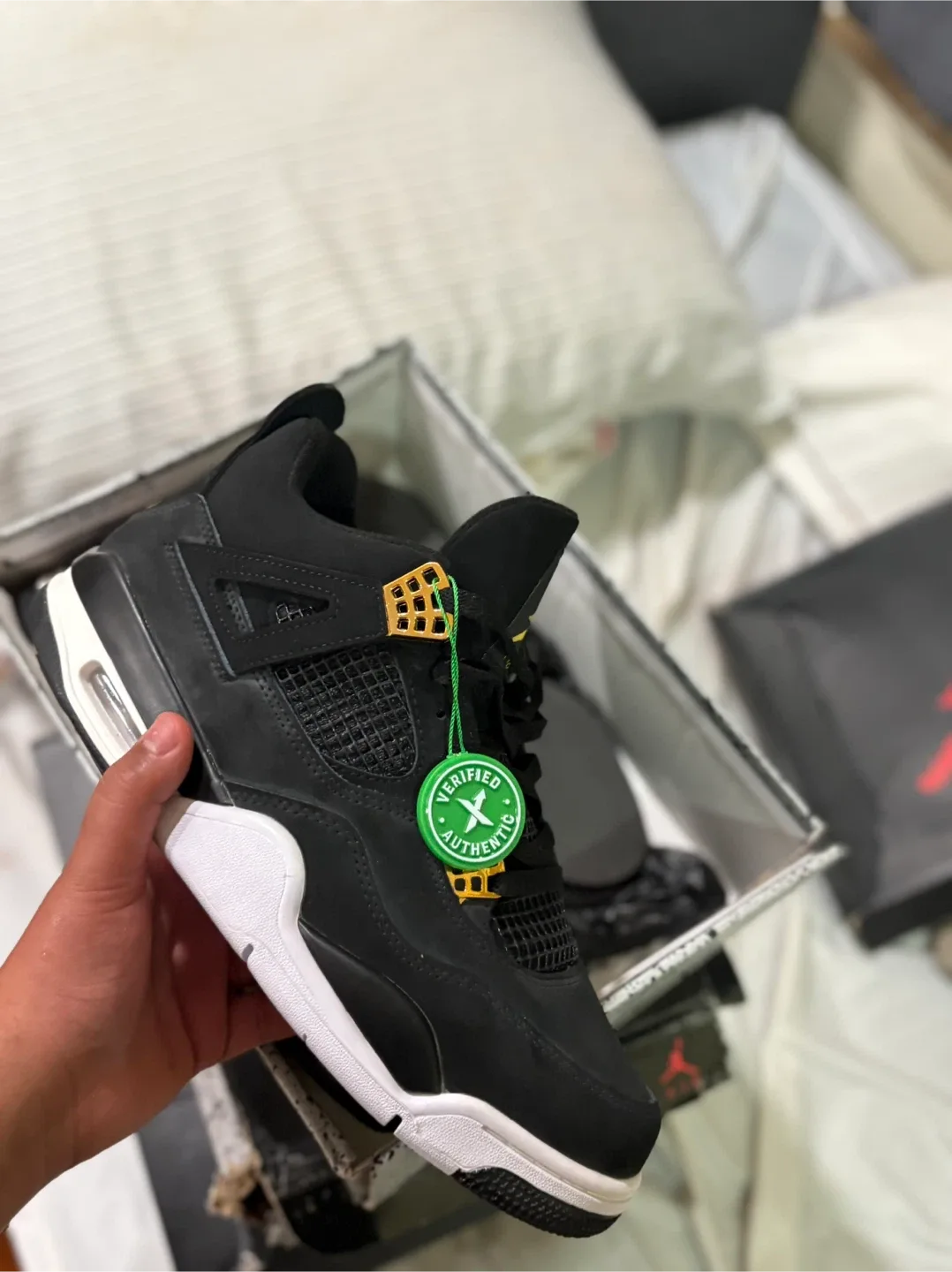 Air Jordan 4 Retro Black and Gold image indicator(2)