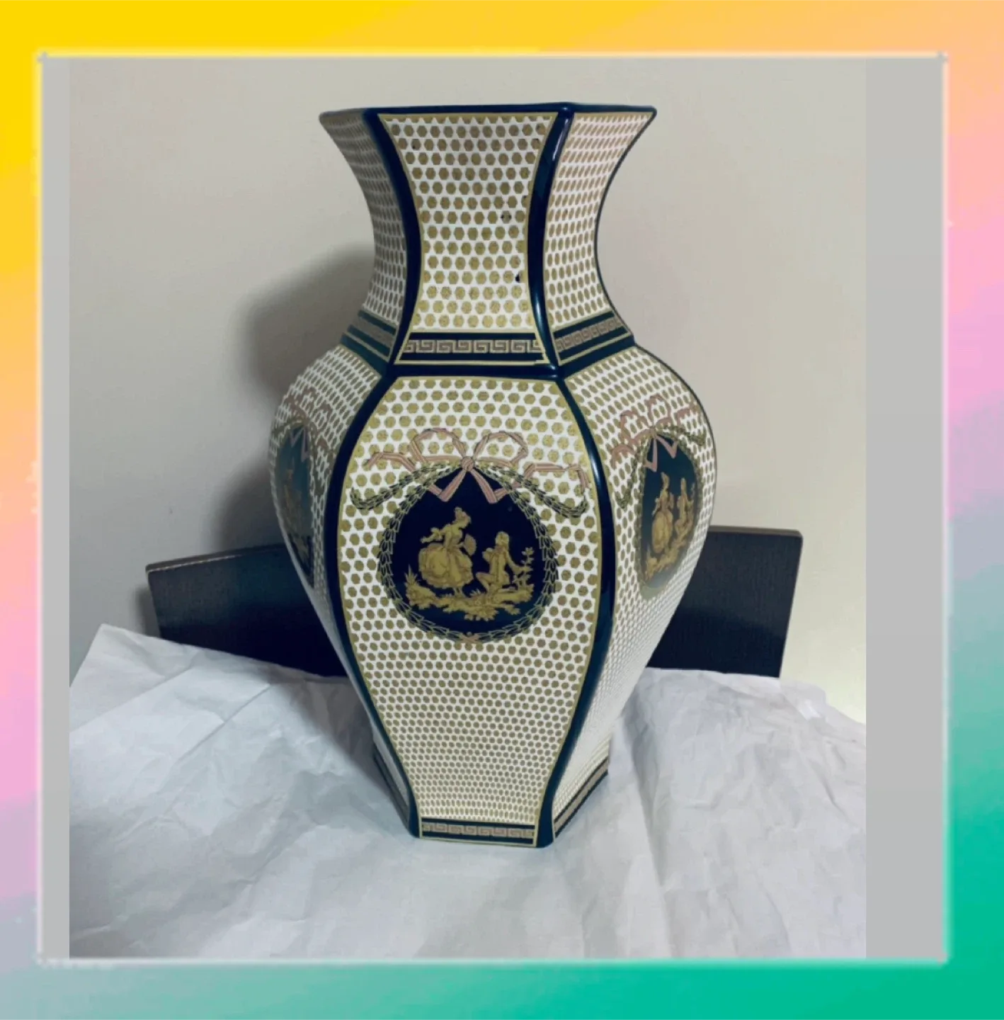 Black & Gold Vase thumbnail