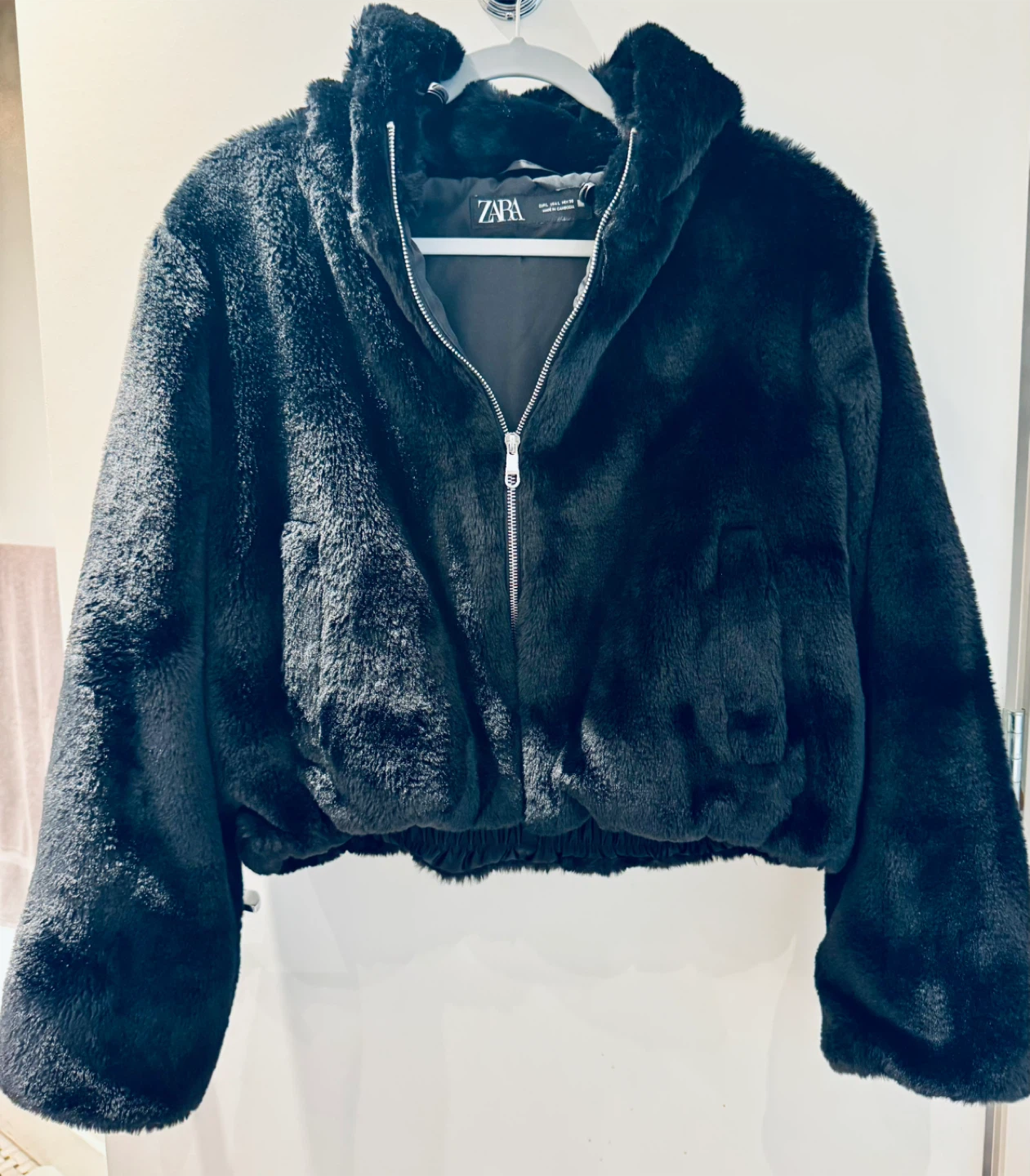 Zara Black Faux Fur Hoodie Jacket Size L
