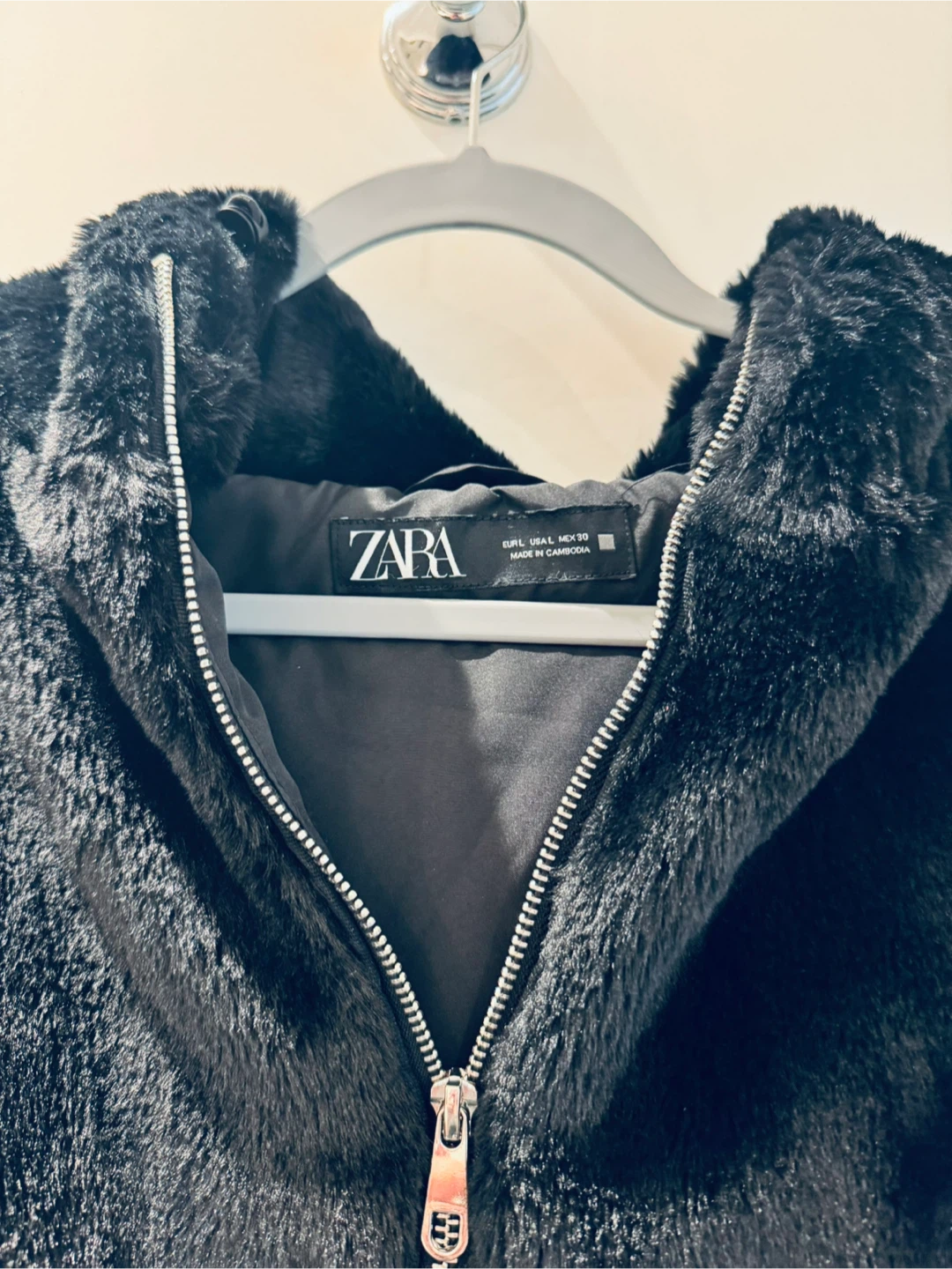 Zara Black Faux Fur Hoodie Jacket Size L - photo 3