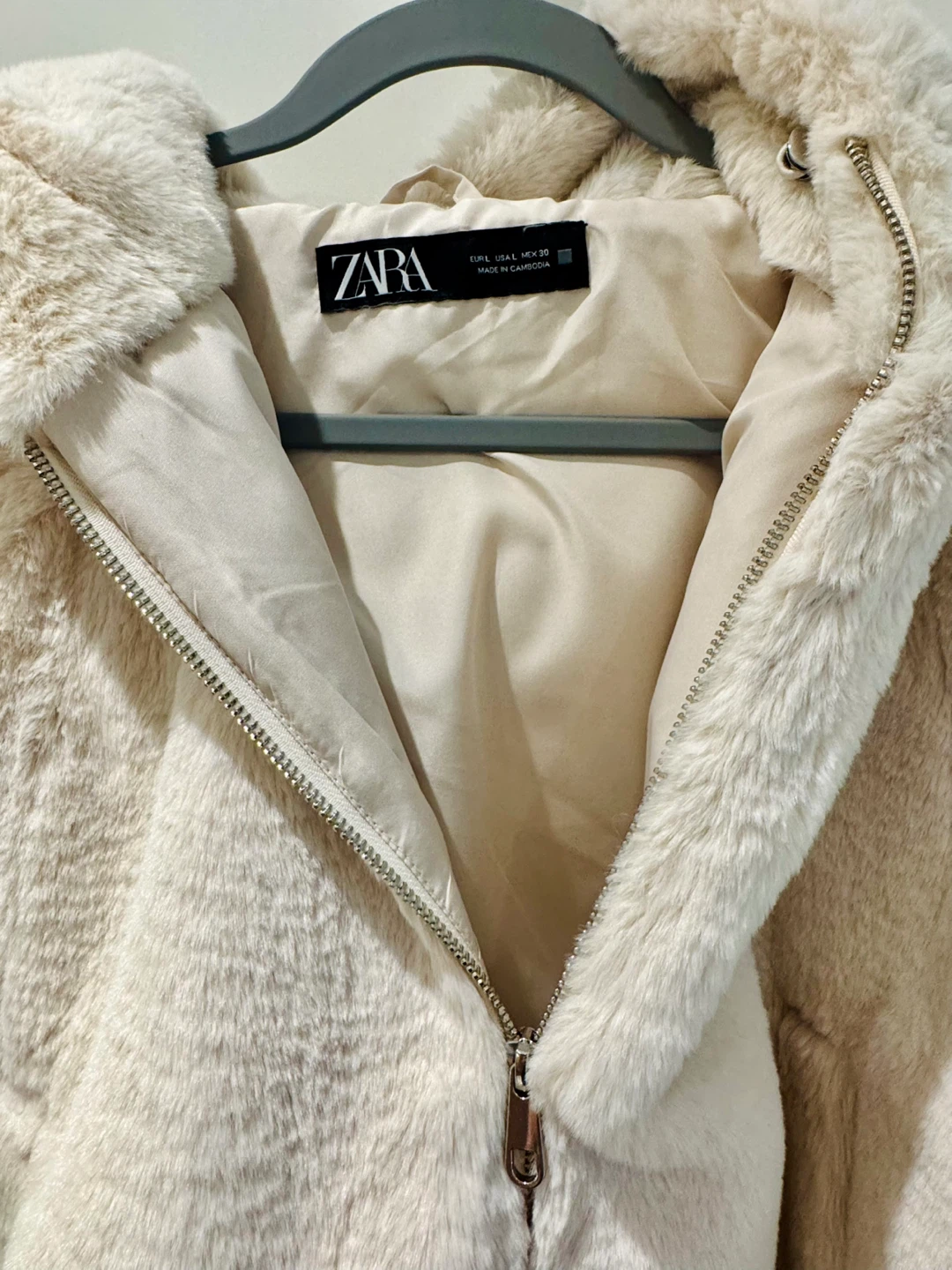 Zara Ivory Faux Fur Hoodie Jacket Size L - photo 3