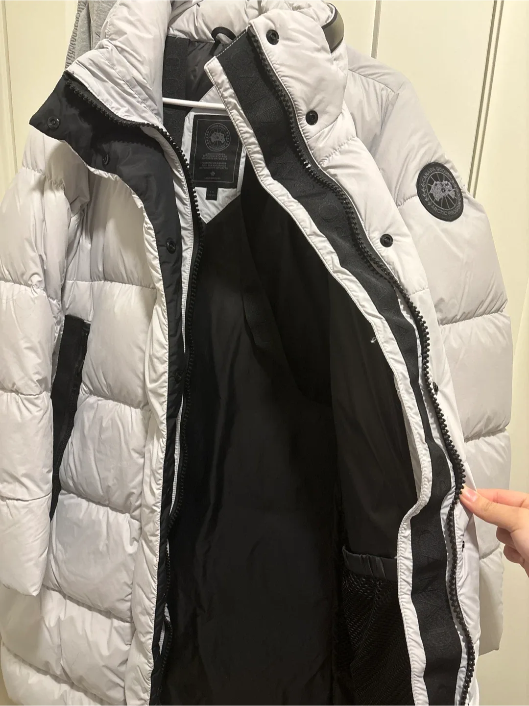 Canada Goose Puffer Jacket image indicator(2)