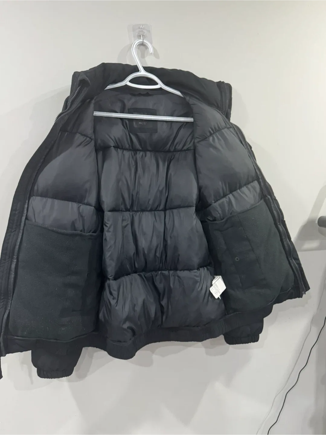 Hollister Black Puffer Jacket image indicator(5)