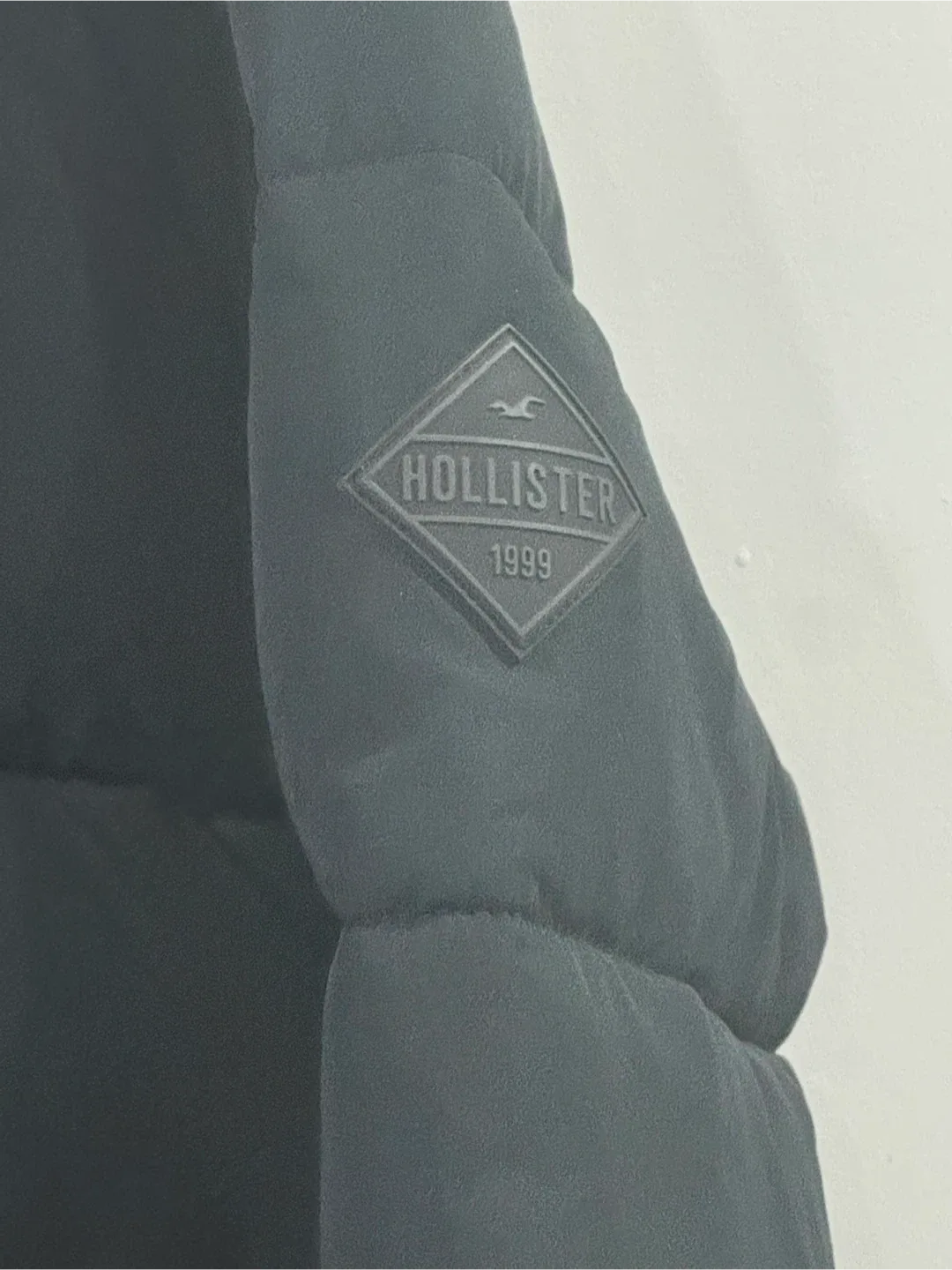 Hollister Ultimate Puffer Jacket - Size M image indicator(2)