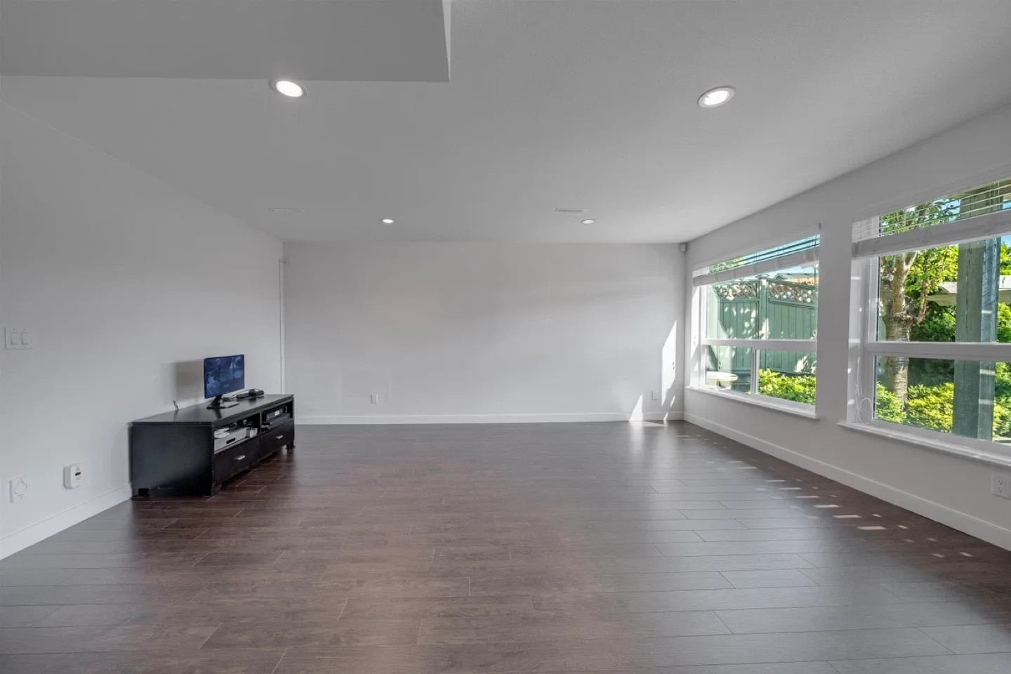 🏡 Cozy 2BR Suite in Burke Mountain – Private Entrance image indicator(3)