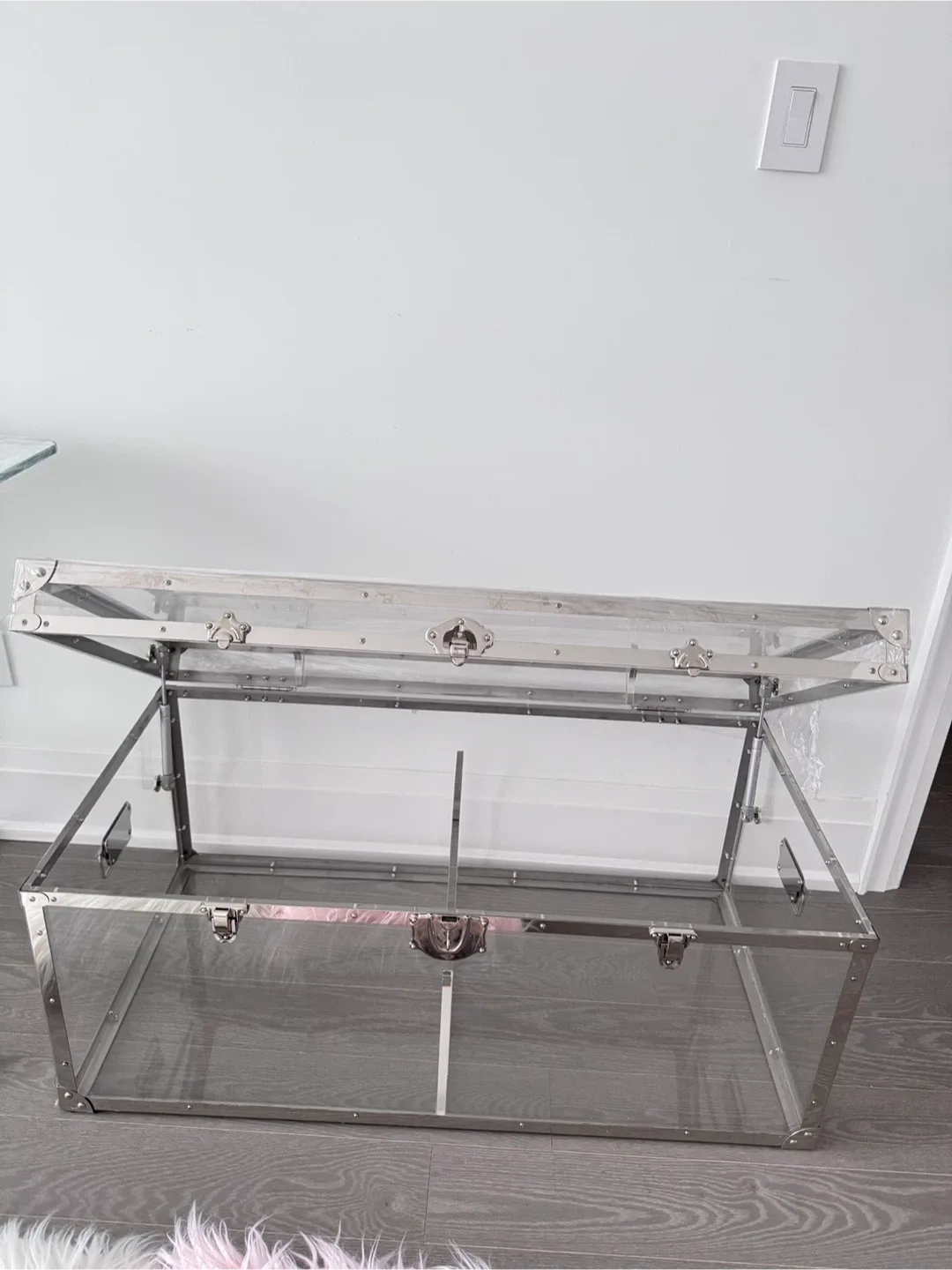 Acrylic Trunk Coffee Table image indicator(4)