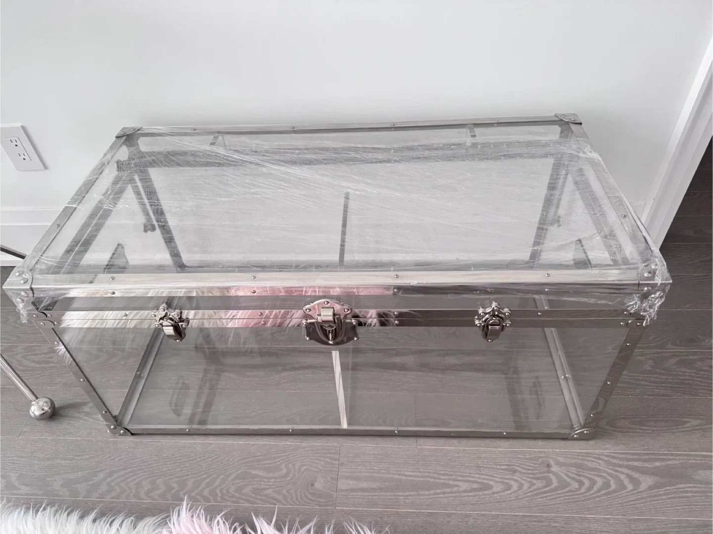 Acrylic Trunk Coffee Table image indicator(5)