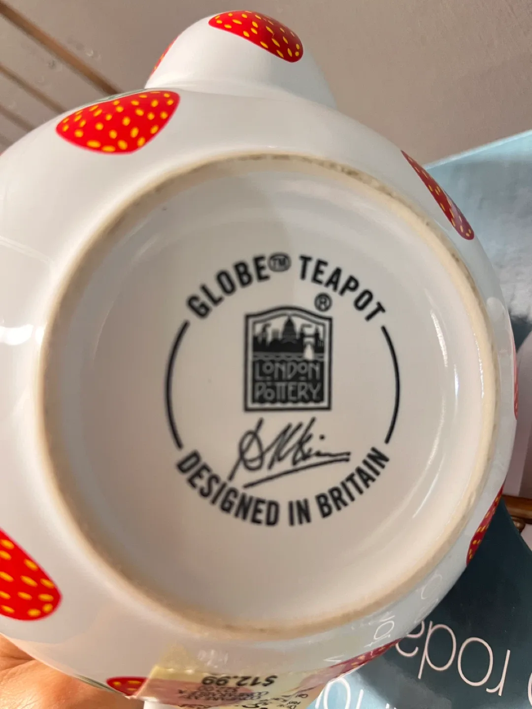 London Pottery Globe Teapot - Strawberry Design image indicator(4)