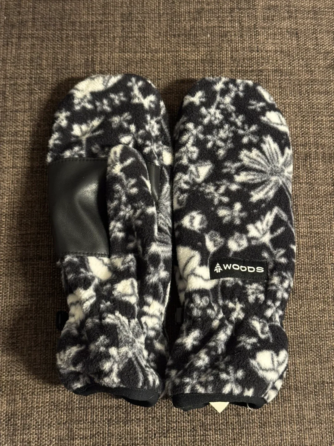 Woods Mittens - Black & White Pattern