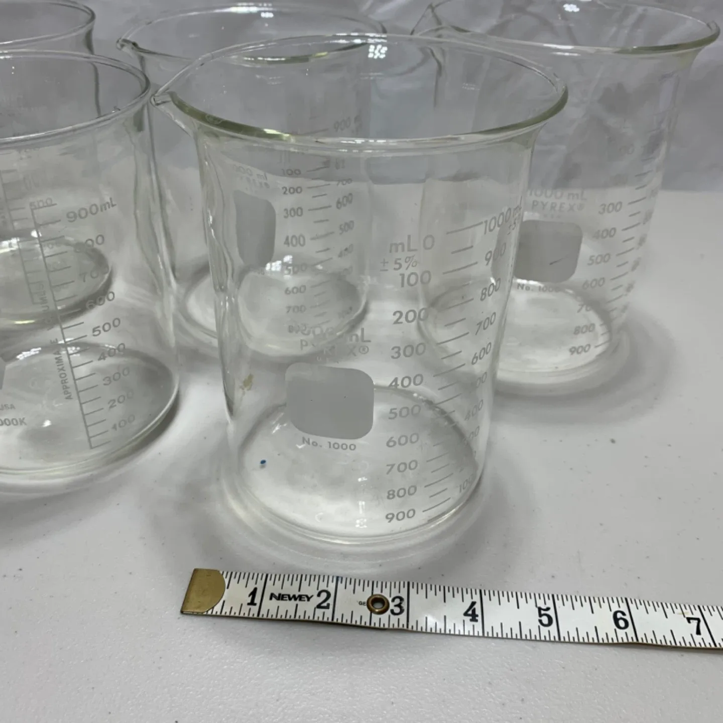 Pyrex & Teknik Beakers and Erlenmeyer Flask image indicator(2)