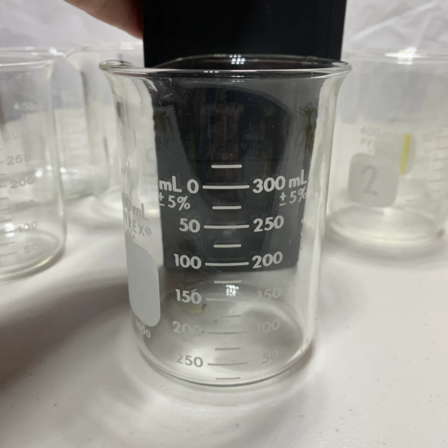 Pyrex & Teknik Beakers and Erlenmeyer Flask image indicator(5)