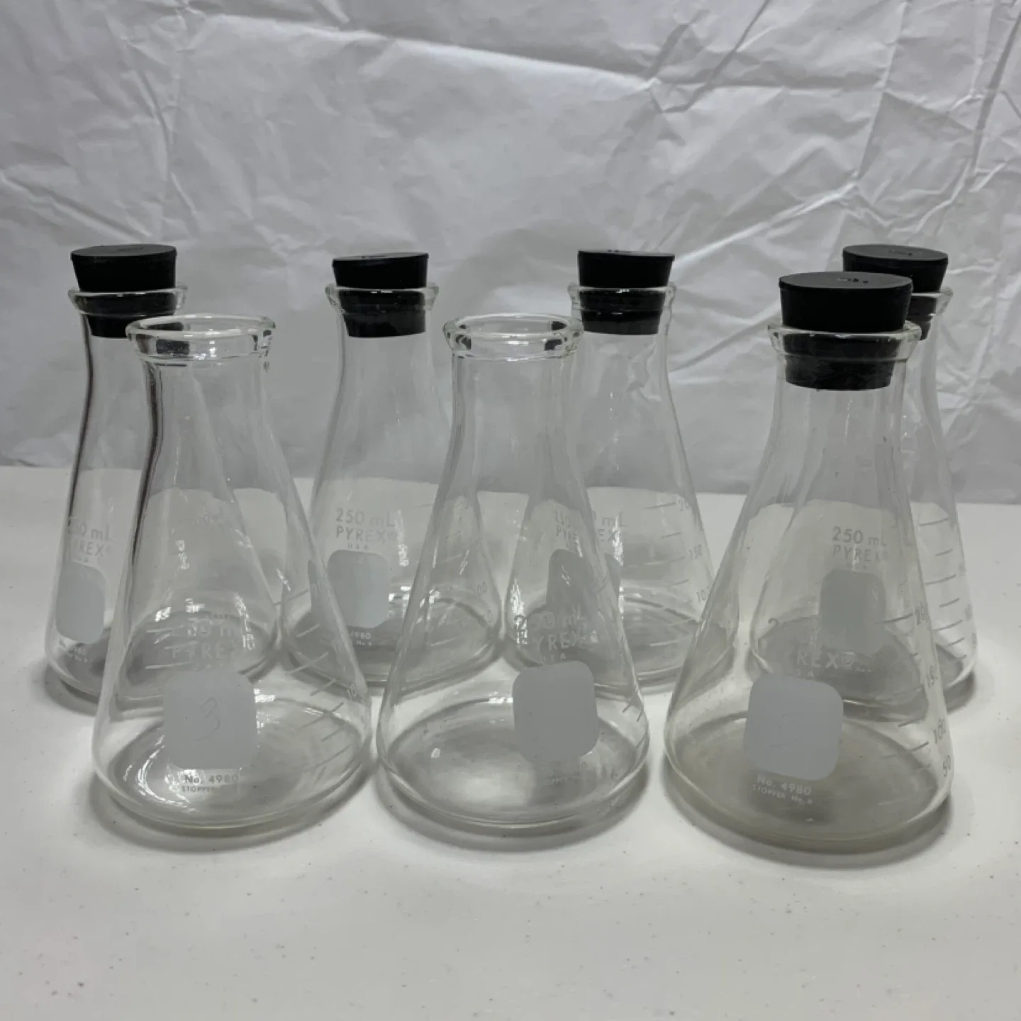 Pyrex & Teknik Beakers and Erlenmeyer Flask image indicator(7)