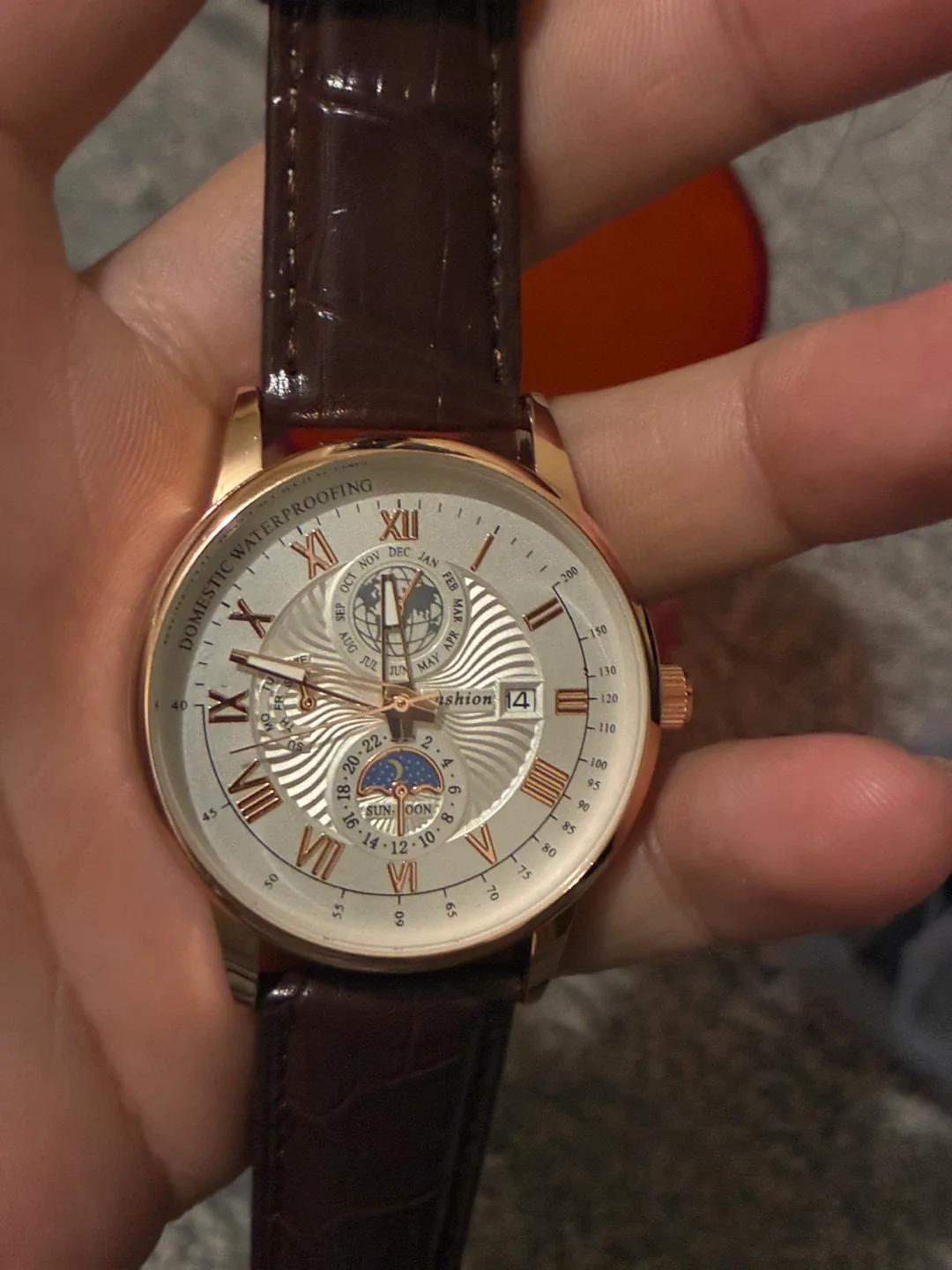 Fashion Watch with Brown Leather Strap image indicator(2)