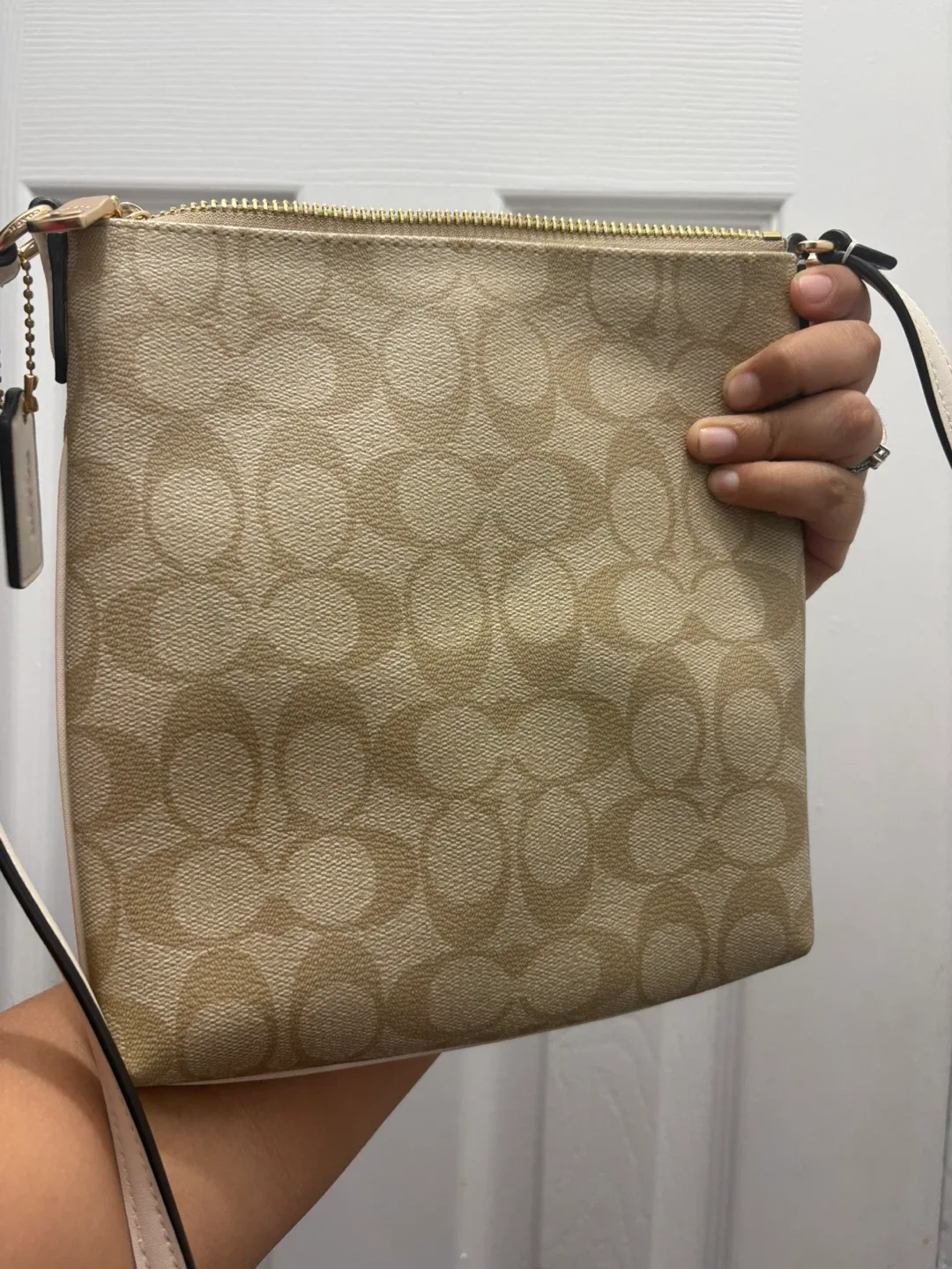 Coach Crossbody Bag image indicator(2)