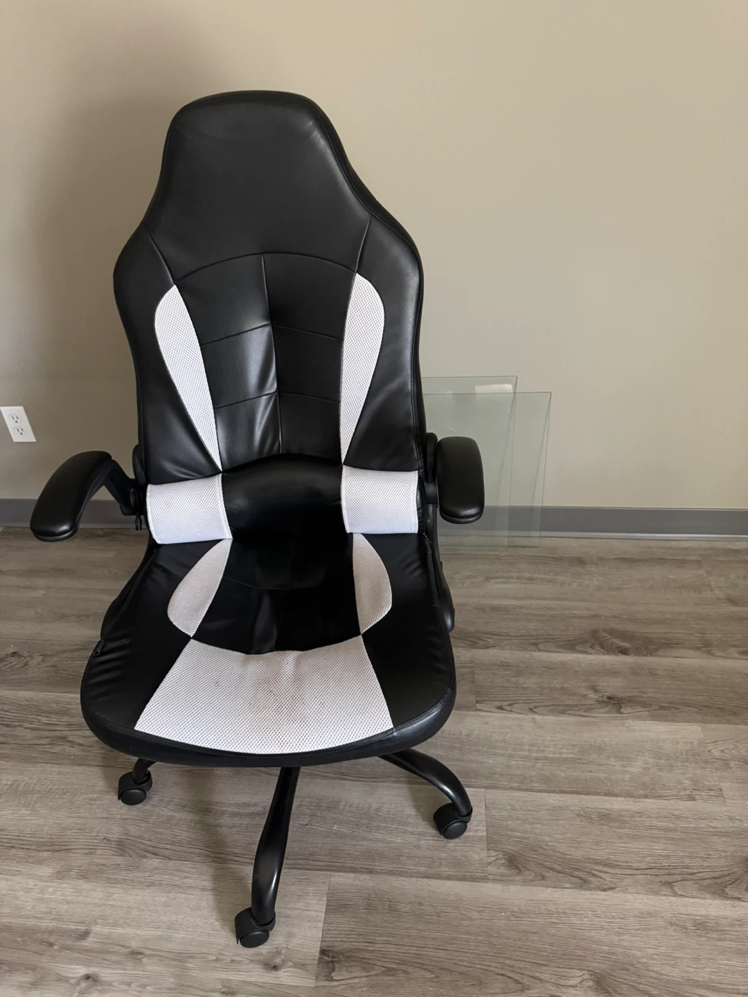 Black & White Gaming Chair