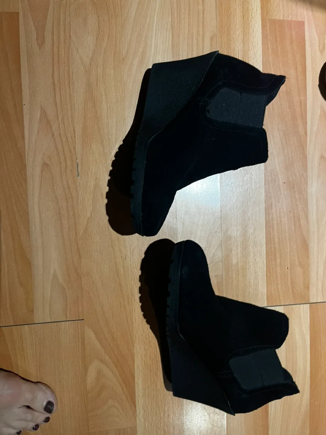 White Mountain Black Wedge Ankle Boots Size 7 image indicator(5)