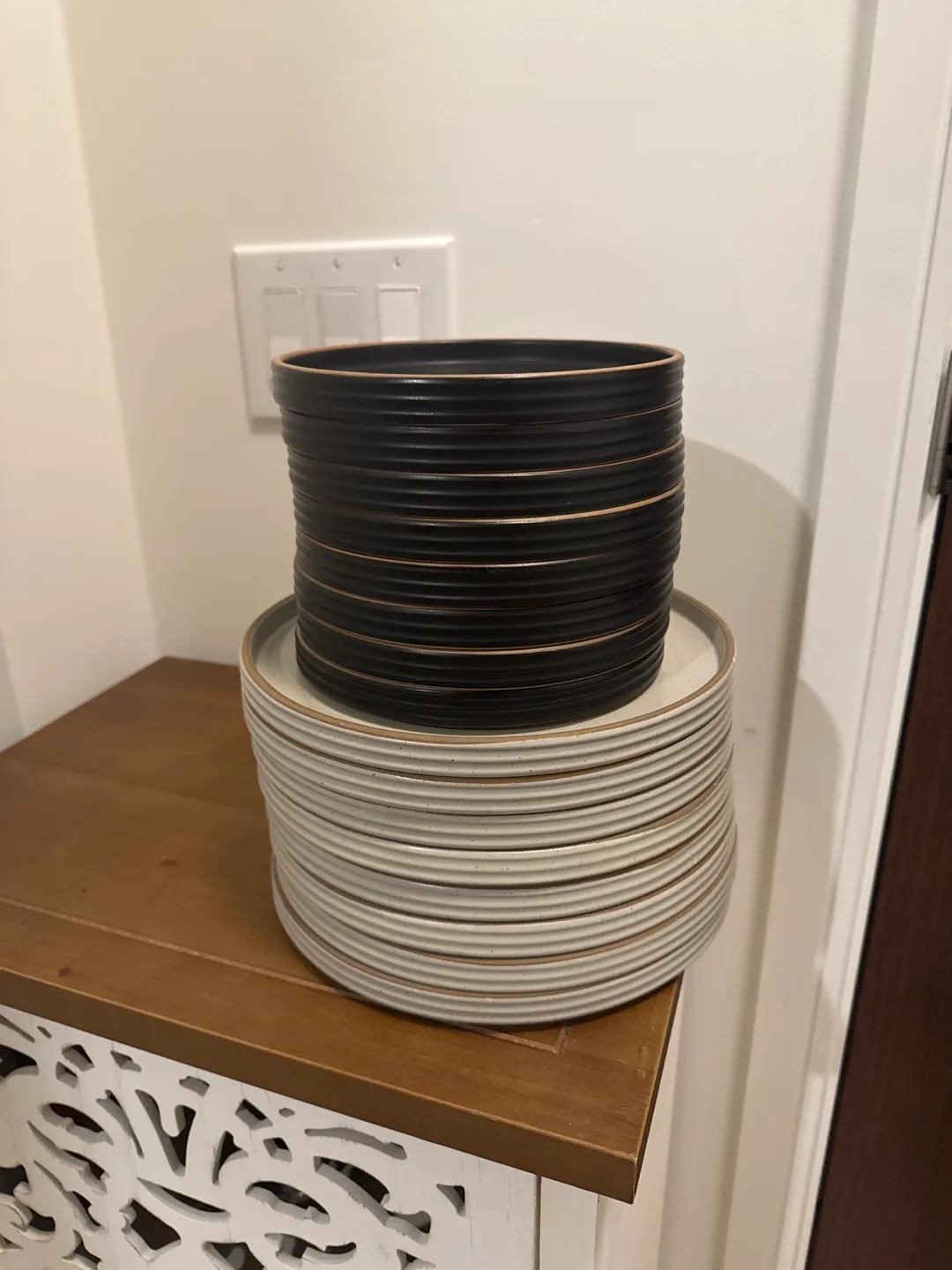 Indigo Set of 16 Ridged Plates thumbnail